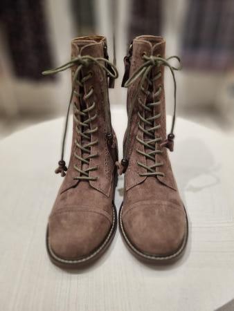 이런 상품 어때요? 써스데이아일랜드 스웨이드 레이스업 부츠 T246MSE134W