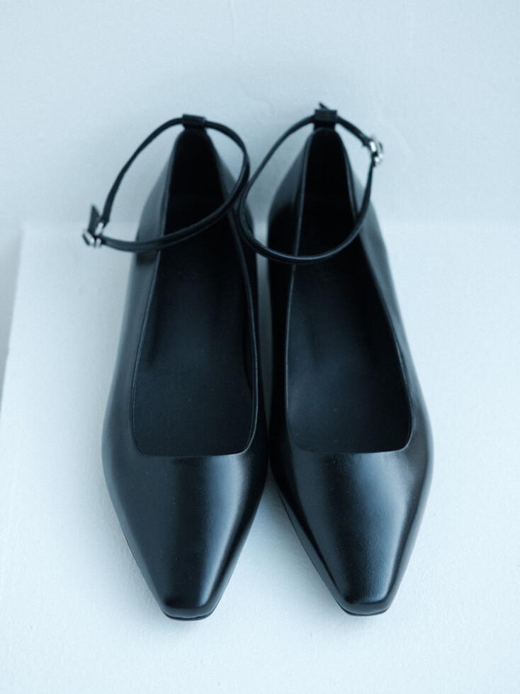 CLASSY MARY JANE PUMPS