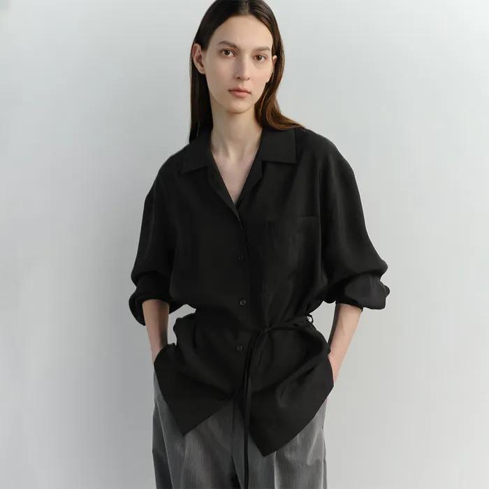 OPEN COLLAR SILKY BLOUSE (BLACK)