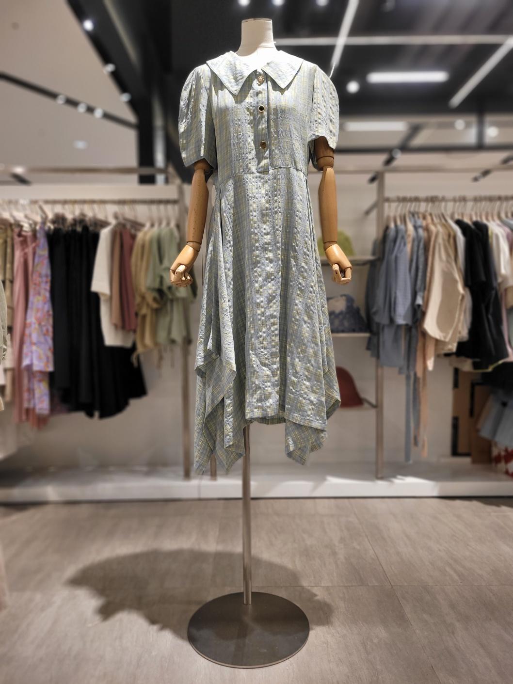 [더 레니본] 카라장식버튼체크 원피스 RE21B5OP725V