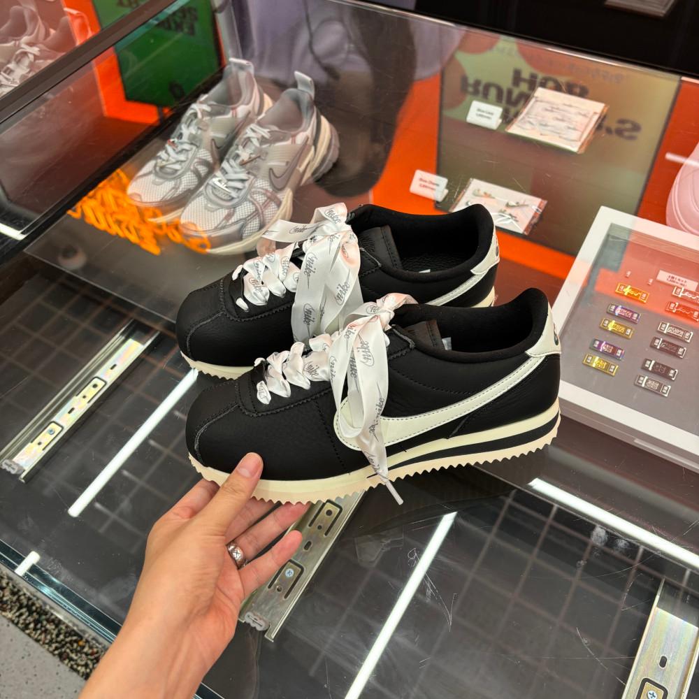 나이키 우먼스 코르테즈 23 프리미엄 레더 블랙화이트