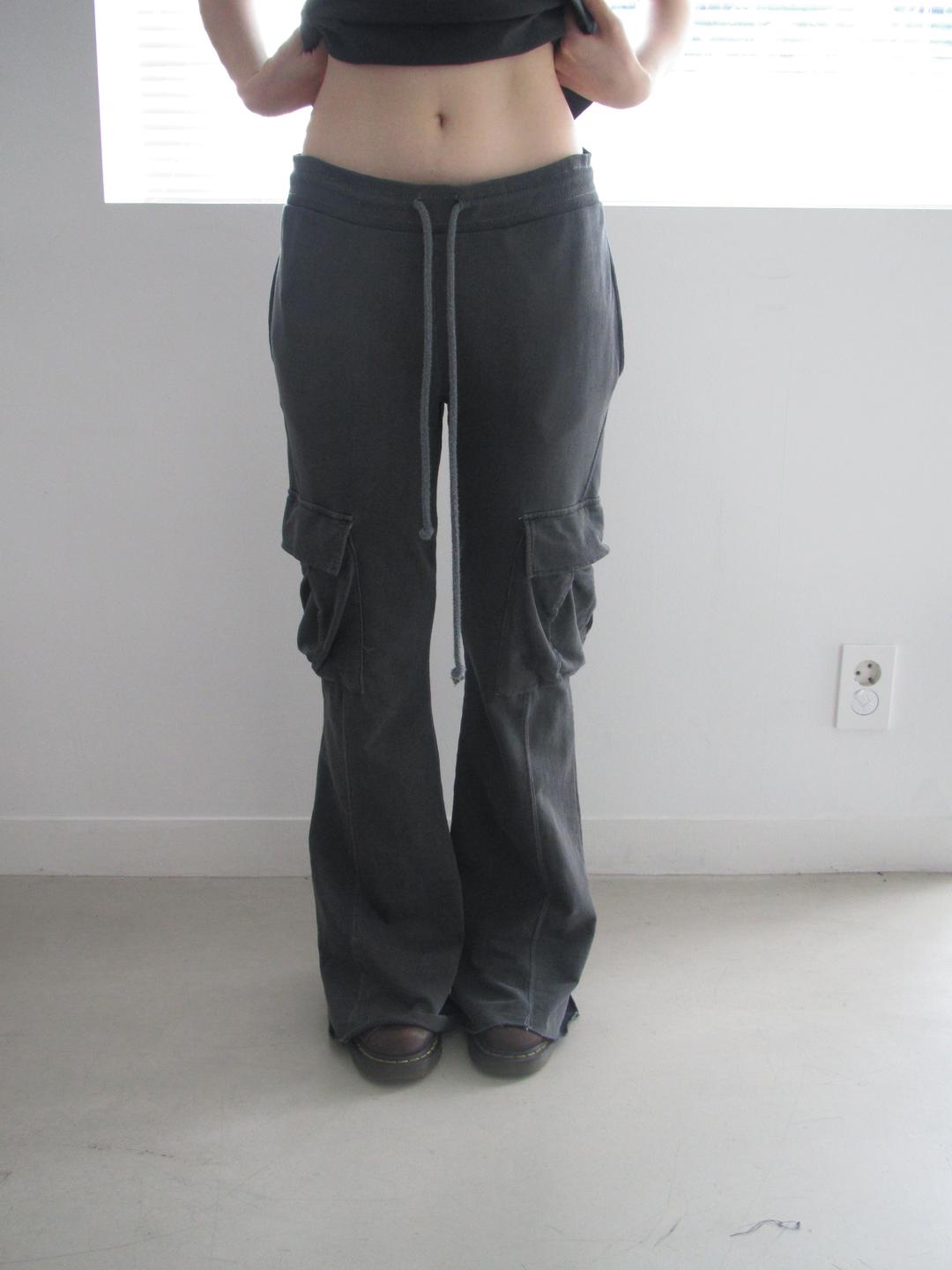 leggy cargo pants (charcoal)