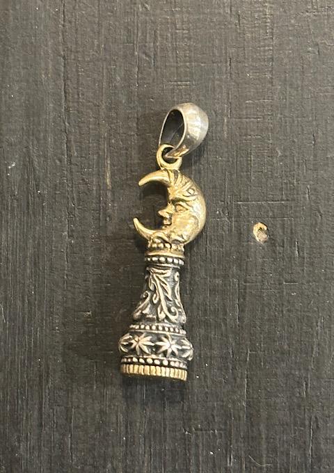 good vibrations moon chess piece 925silver pendant