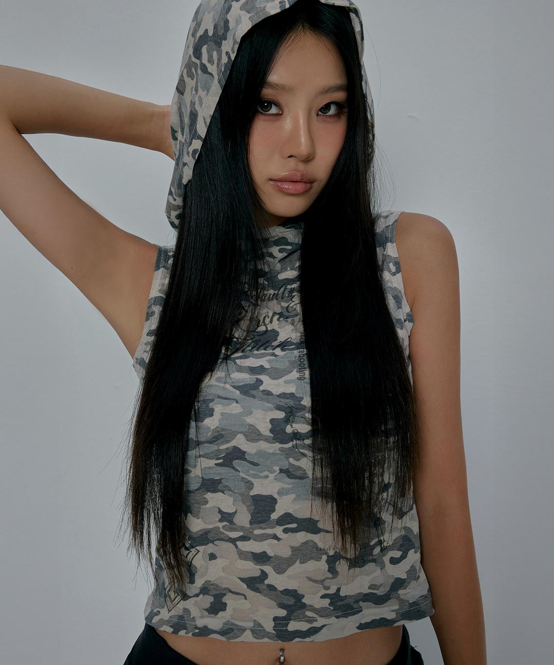 TATTOOED GRAPHIC COWL SLEEVELESS_CAMO