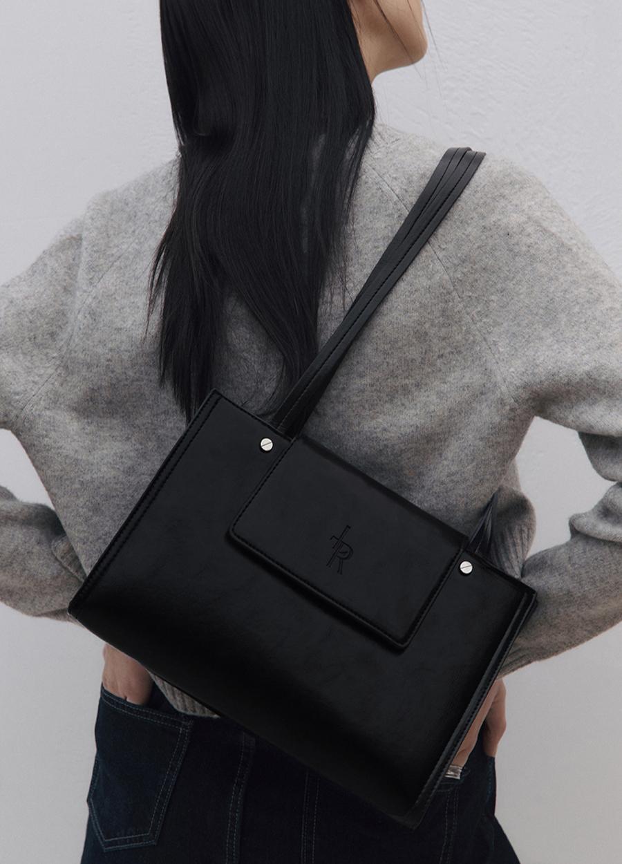 Bolted Square Shoulder Bag [BLACK]
