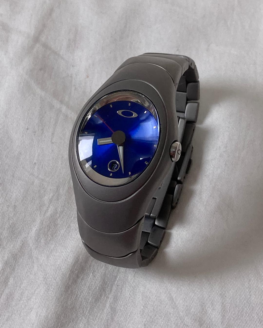 오클리 타임 밤 블루 다이얼 시계 | 후루츠패밀리