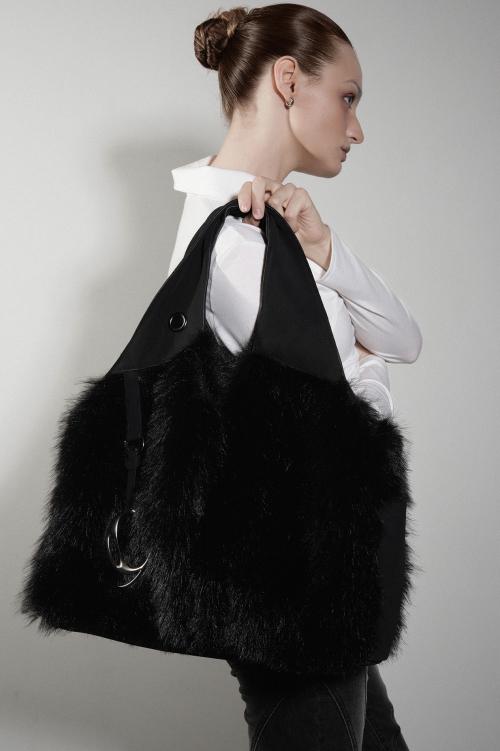 ROVE HAIRY SHOULDER BAG [BLACK]