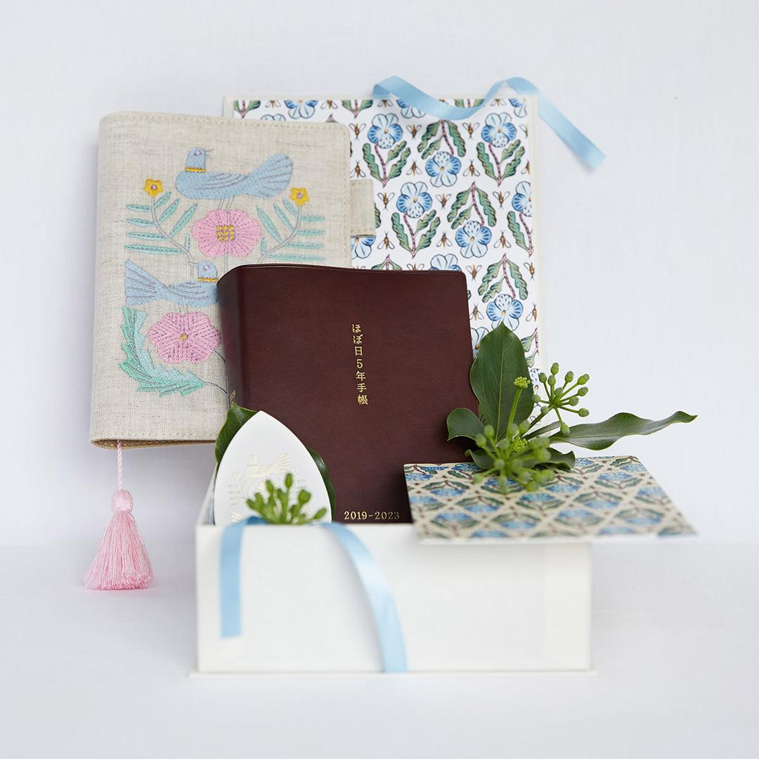 Hobonichi 5-Year Techo Gift Set: Bloom (2024-2028) A6 Size (fits 5-Year Techo) / 2024-2028 / Five Years in One Book (Japanese) - Techo Lineup - Hobonichi Techo 2024