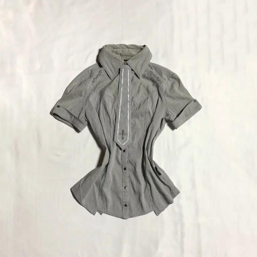 오즈 크로스 오즈온 스트라이프 십자가 넥타이 셔츠 블라우스 그레이