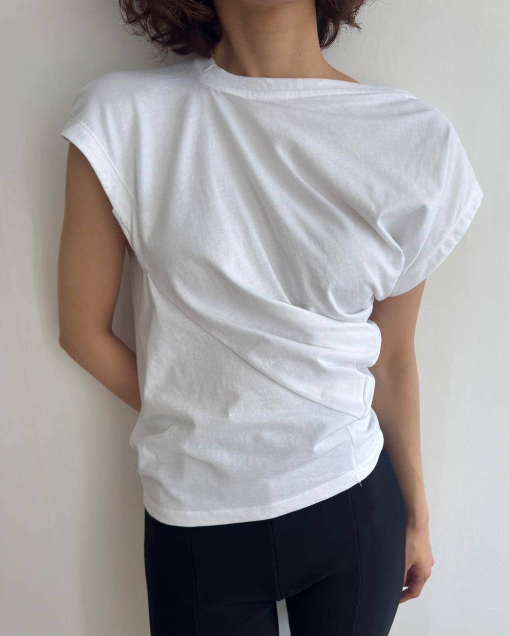 드레이프 셔링 비대칭 슬리브 티셔츠 (2color)
