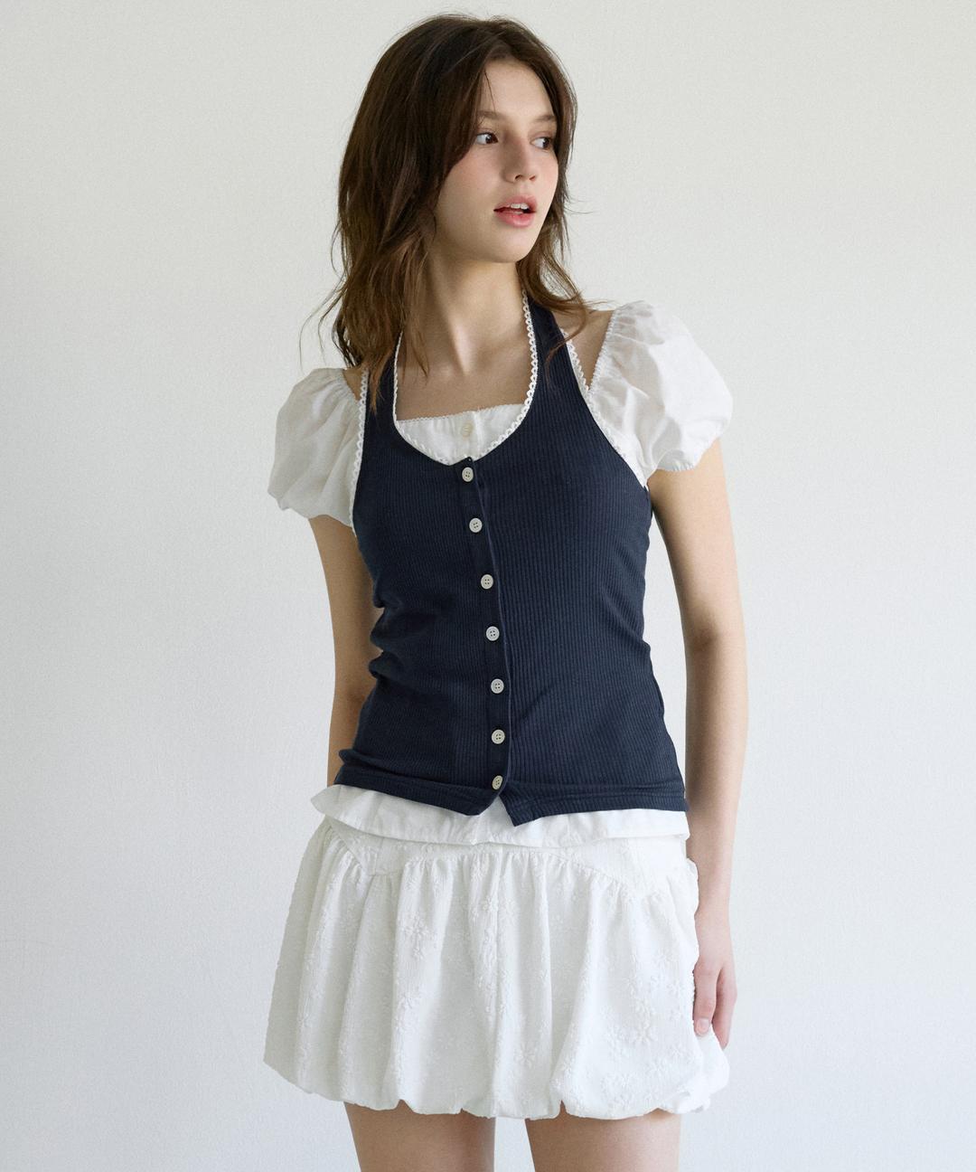 레터프롬문 레터즈 레이스 버튼 홀터넥 탑 ( 2 colors )