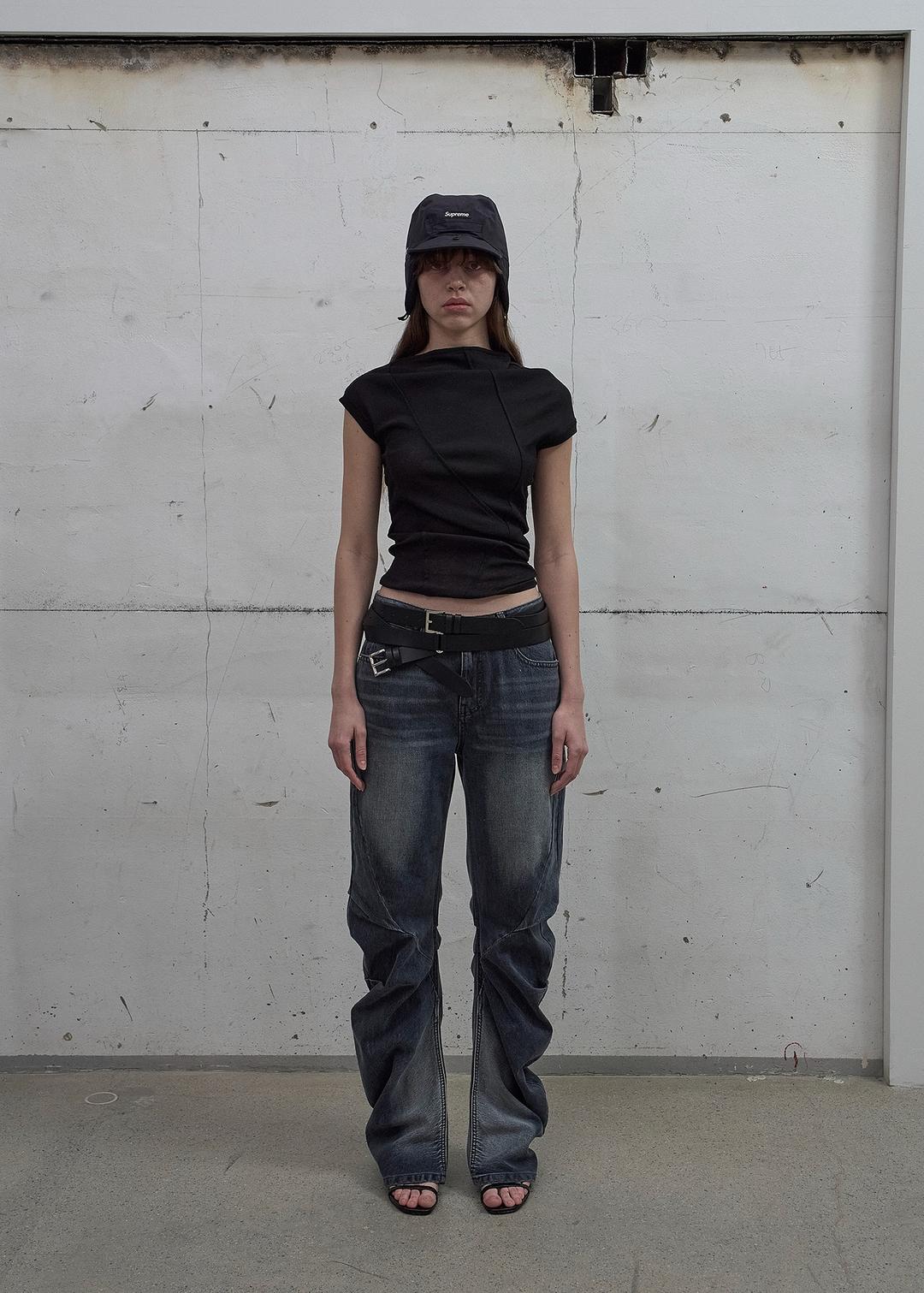 CURVED-SEAM WASHED DENIM (BLUE)