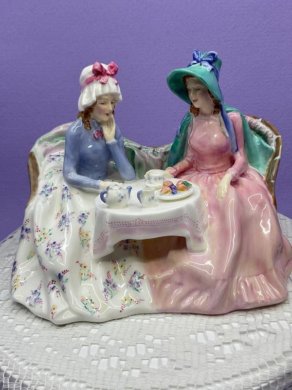 로얄 돌턴 "Afternoon Tea\" 피겨린 Royal Doulton \"Afternoon Tea\" Figurine