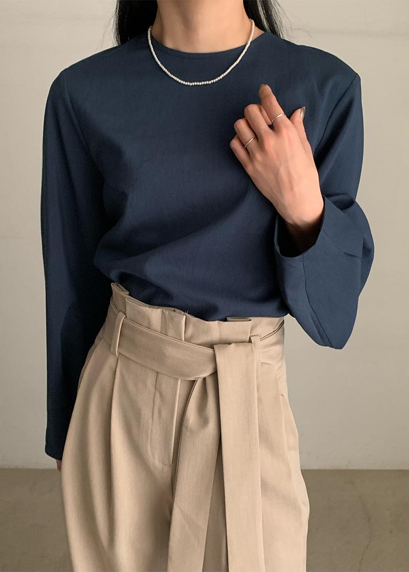 언더스탠딩 등트임 블라우스