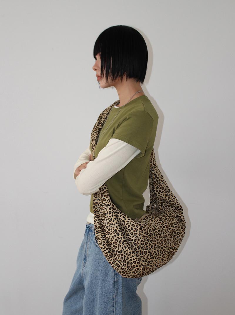 (*당일발송) LEOPARD HUG BAG (camel!)