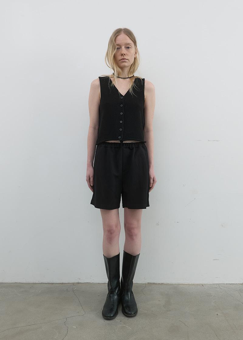 MINIMAL SHORTS IN BLACK