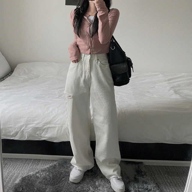 White cutting wide pants