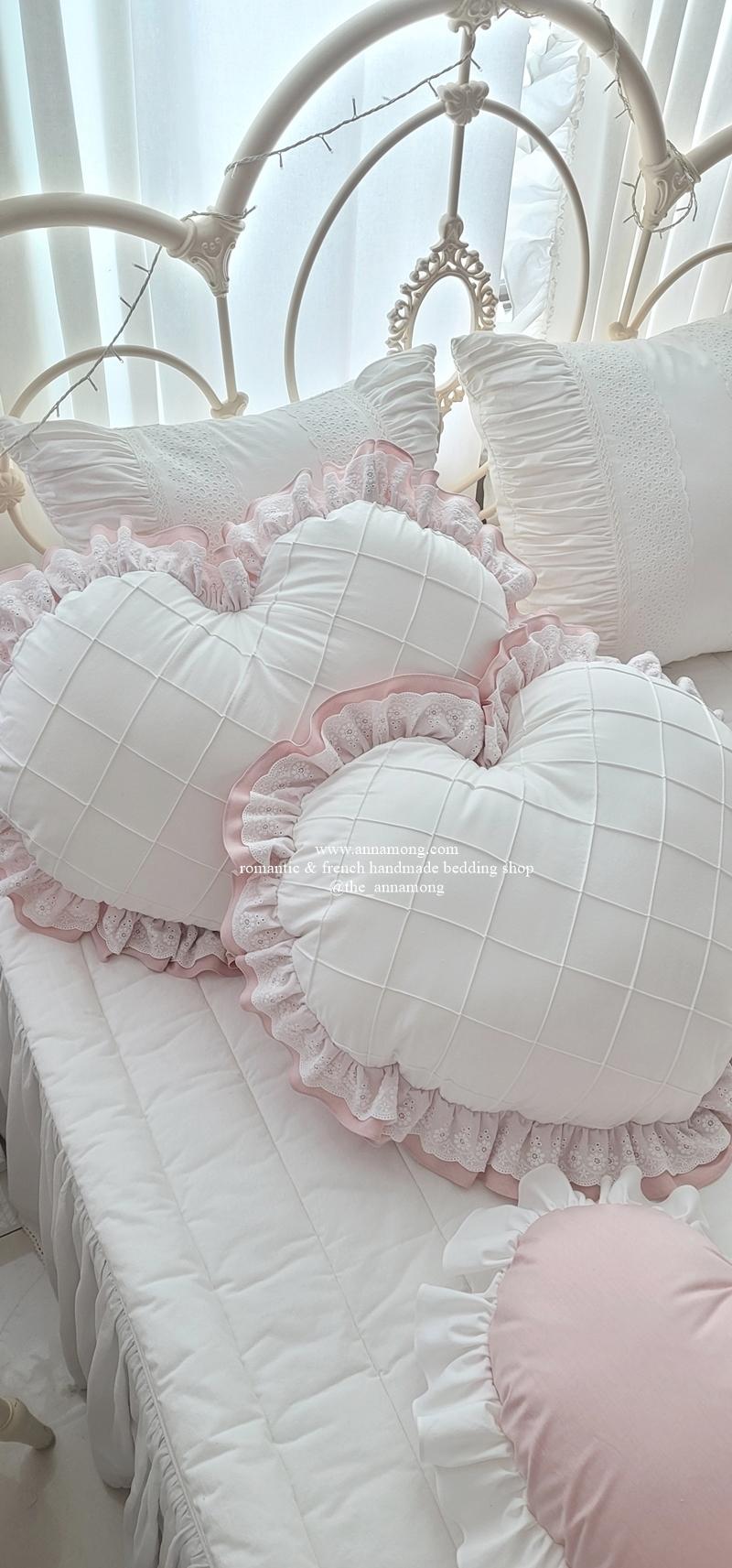 하트쿠션 핸드메이드 크림 핀턱 핑크프릴 예쁜쿠션