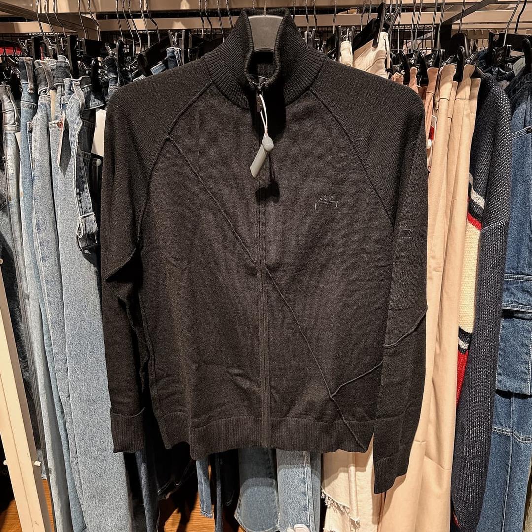 어콜드월 남녀공용 블랙 니트 짚업 | 후루츠패밀리