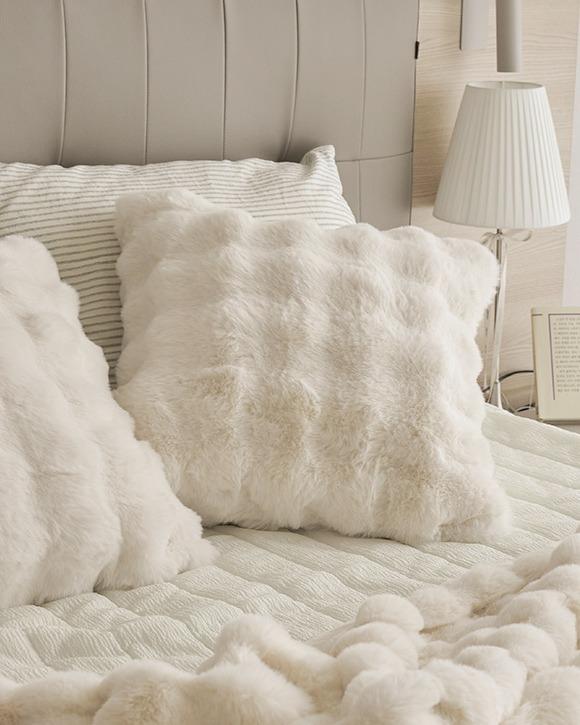 몽글몽글 밍크 퍼 쿠션커버 라떼