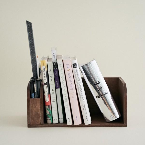 펜과 책꽂이