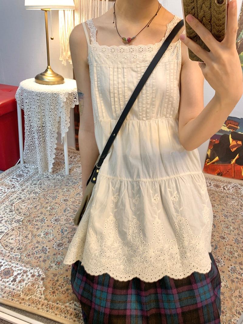 Pale lace sleeveless ( ivroy )