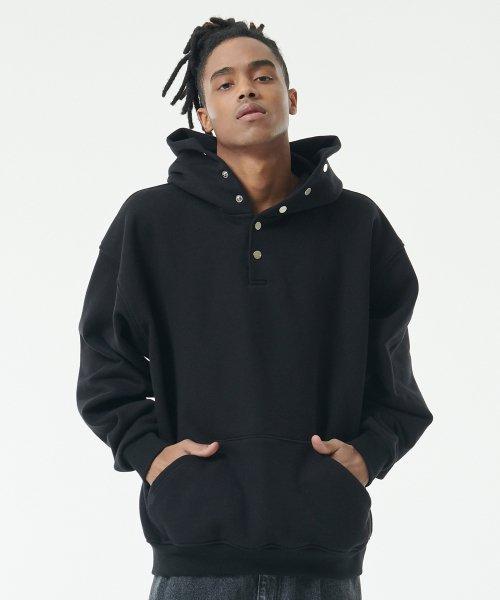 22SS01AT27 스냅 버튼 오버핏 후드티 (블랙)