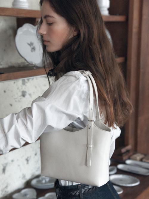 90 Veneta Bag Small Milk