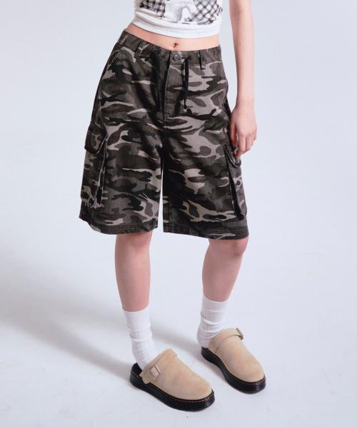 CAMO CARGO BERMUDA PANTS BLACK