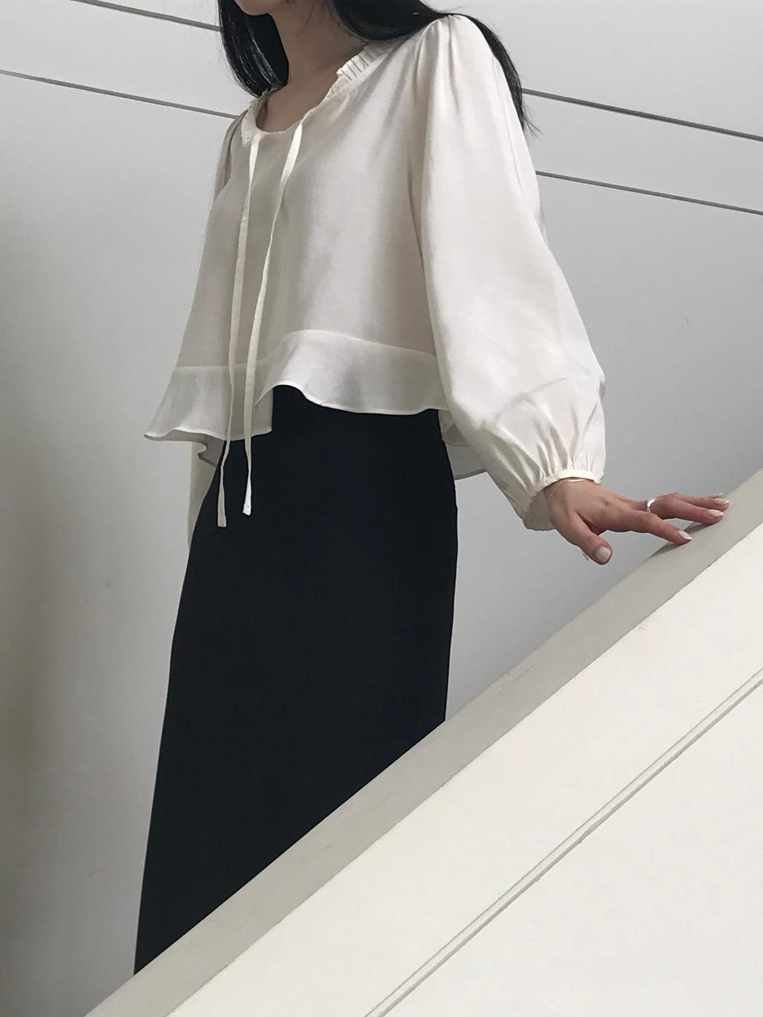 [주문폭주] [1차 리오더] 뮤트 크롭 블라우스 (one color)