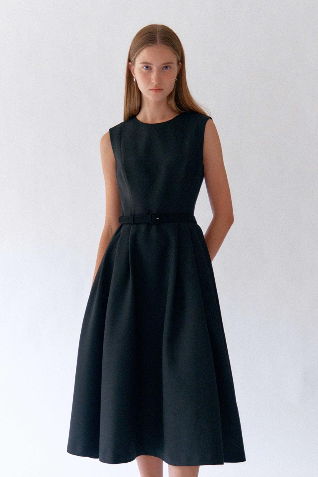 JAMIE Round neck sleeveless voluminous long dress (Black)