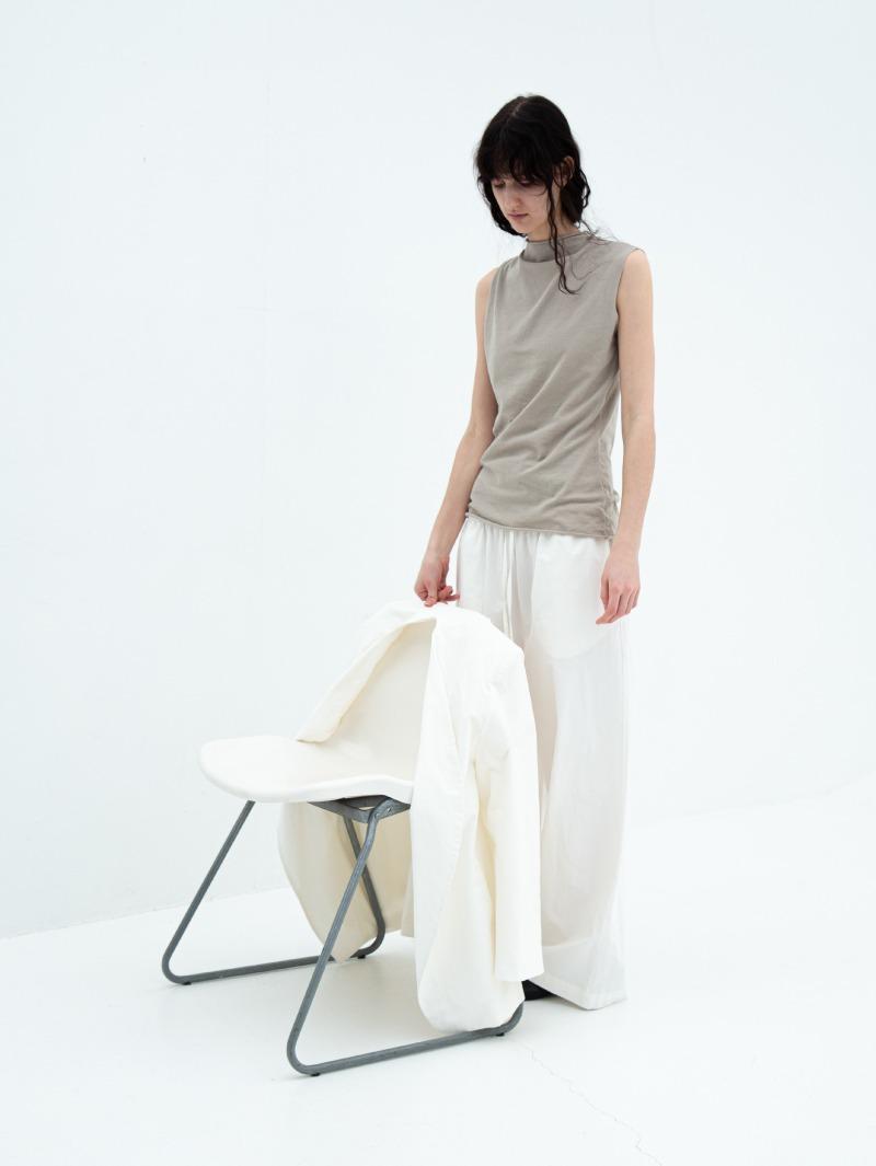 3rd / Mock neck thin sleeveless top (dusty beige)