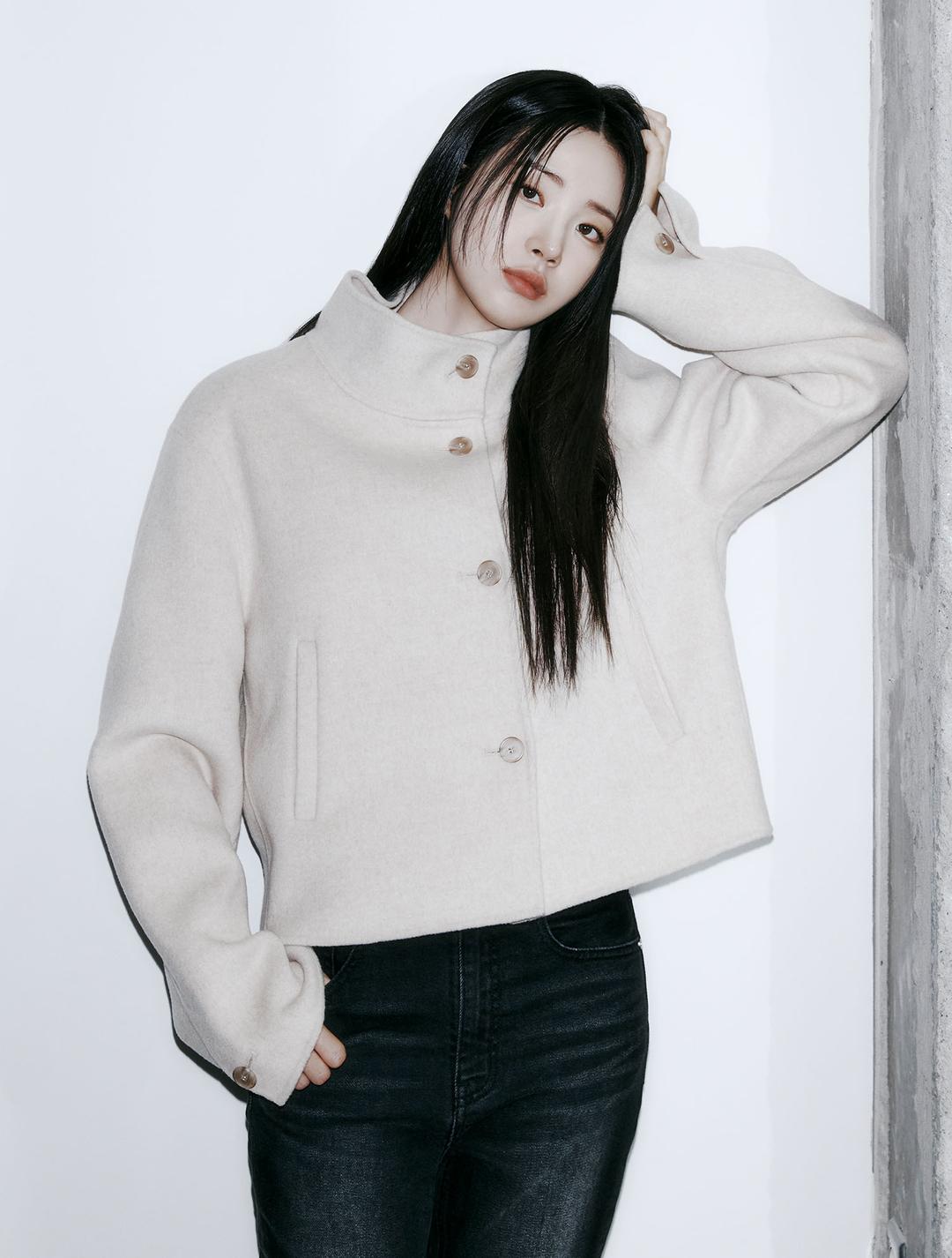 [신시아 착용] 캐시미어 울 핸드메이드 하이넥 크롭 코트 오트밀 MDCT011OATMEAL