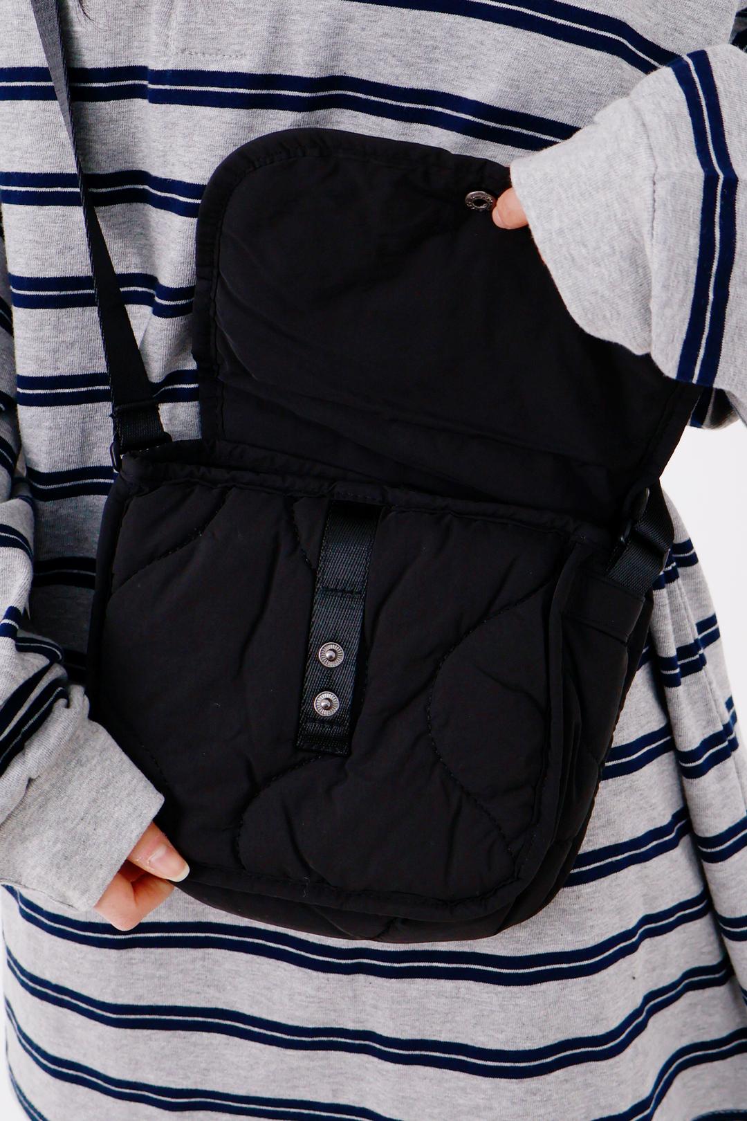 퀄팅 누빔 스몰 크로스백