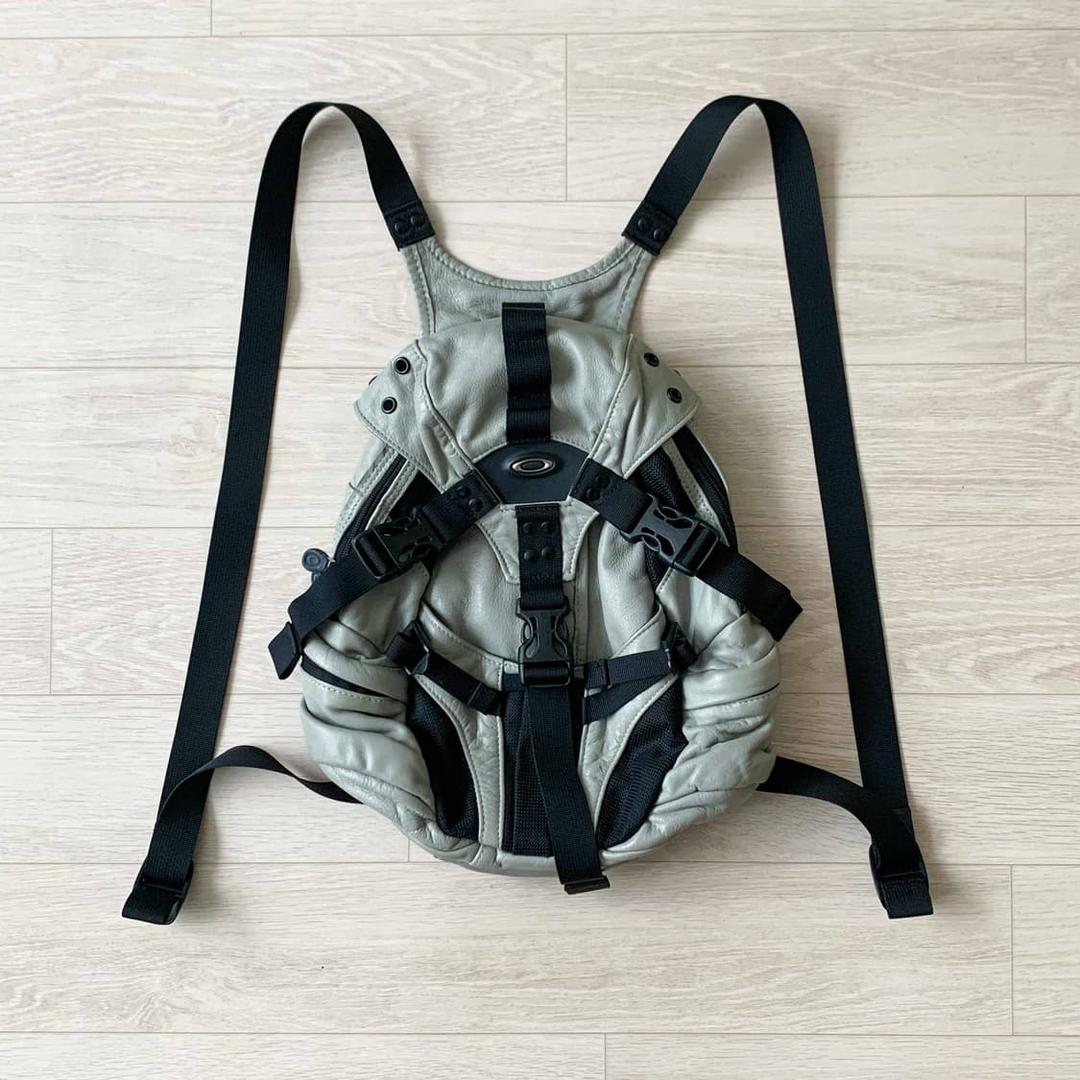 오클리 레더 백팩