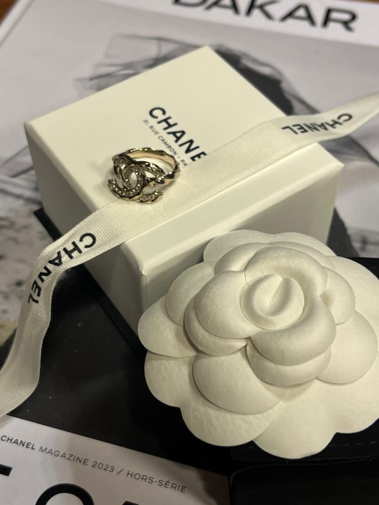 MARKET RHEMES ORDER [CHANEL] CHANEL CHAMPAGNE GOLD LOGO RING 52