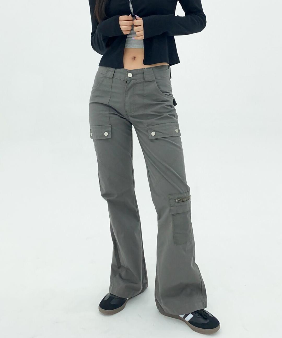 포켓 로우웨이스트 부츠컷 카고팬츠