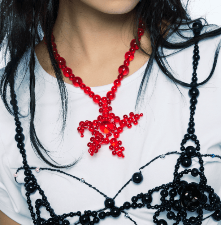 BEADED STAR NECKLACE - red / ONE SIZE