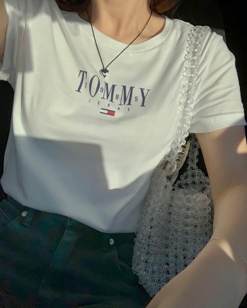 타미힐피거 여성 타미진스 비트윈 레터링 로고 반팔티 2컬러