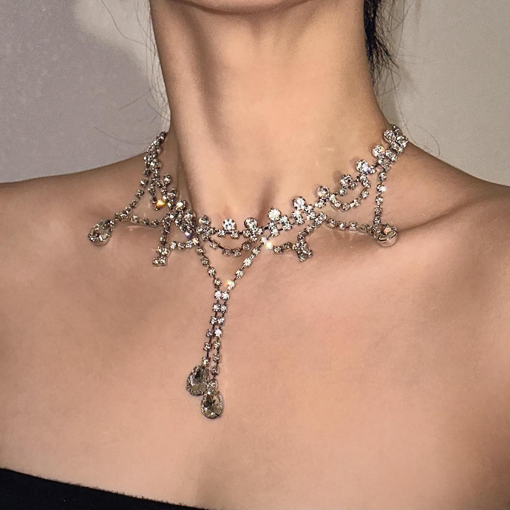 1055 (아이들 민니 착용) 로맨틱 에마블르 볼드 큐빅 드롭 화려한 목걸이