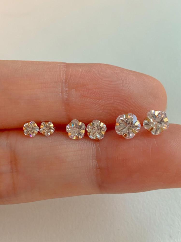 오로라비쥬 14k 플라워 큐빅 귀걸이 (한쌍) - 3 size 꽃모양 데일리 심플귀걸이