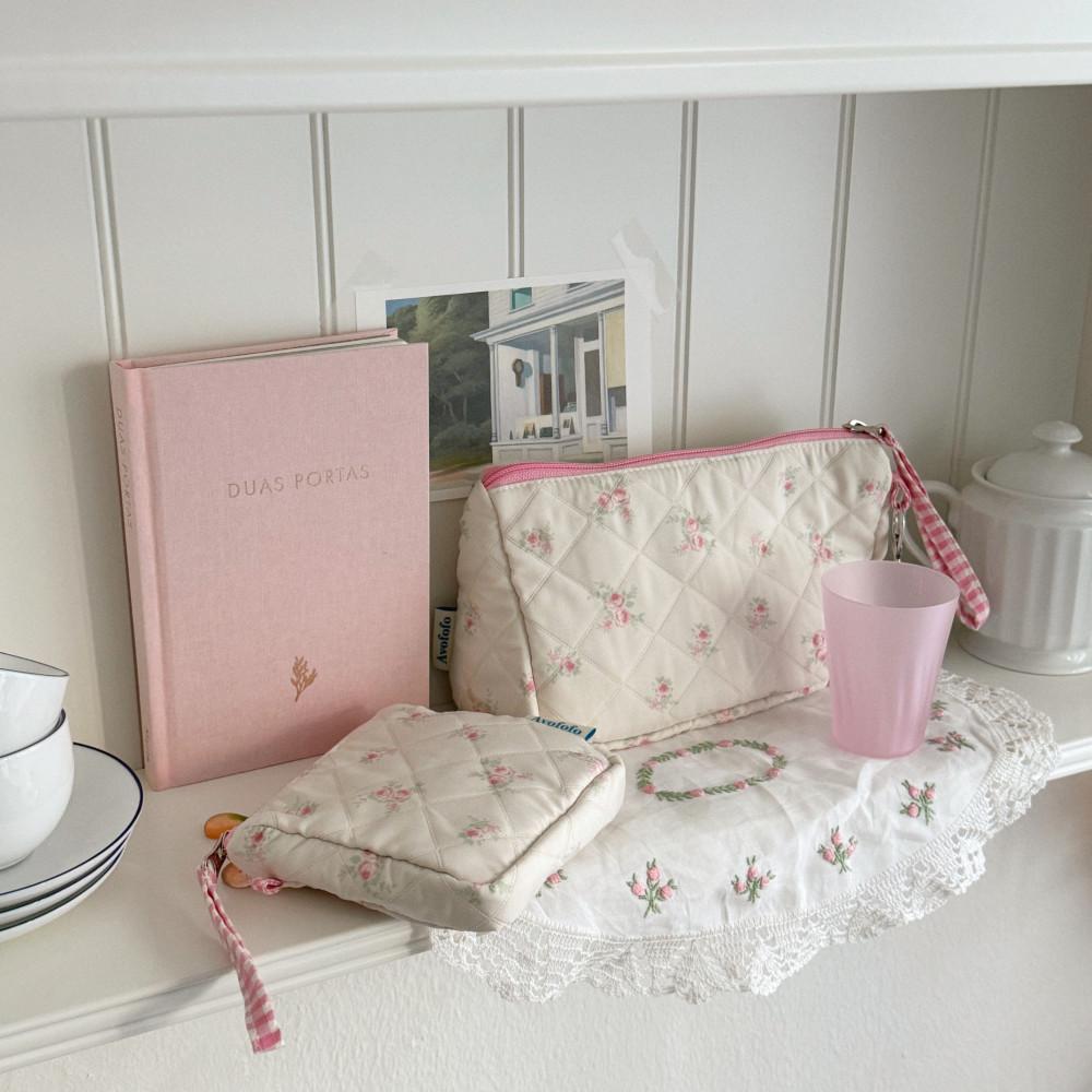 이스탐파 플로랄 파우치 2가지 지퍼 메이크업 화장품 여행용 생리대 꽃무늬 패딩백