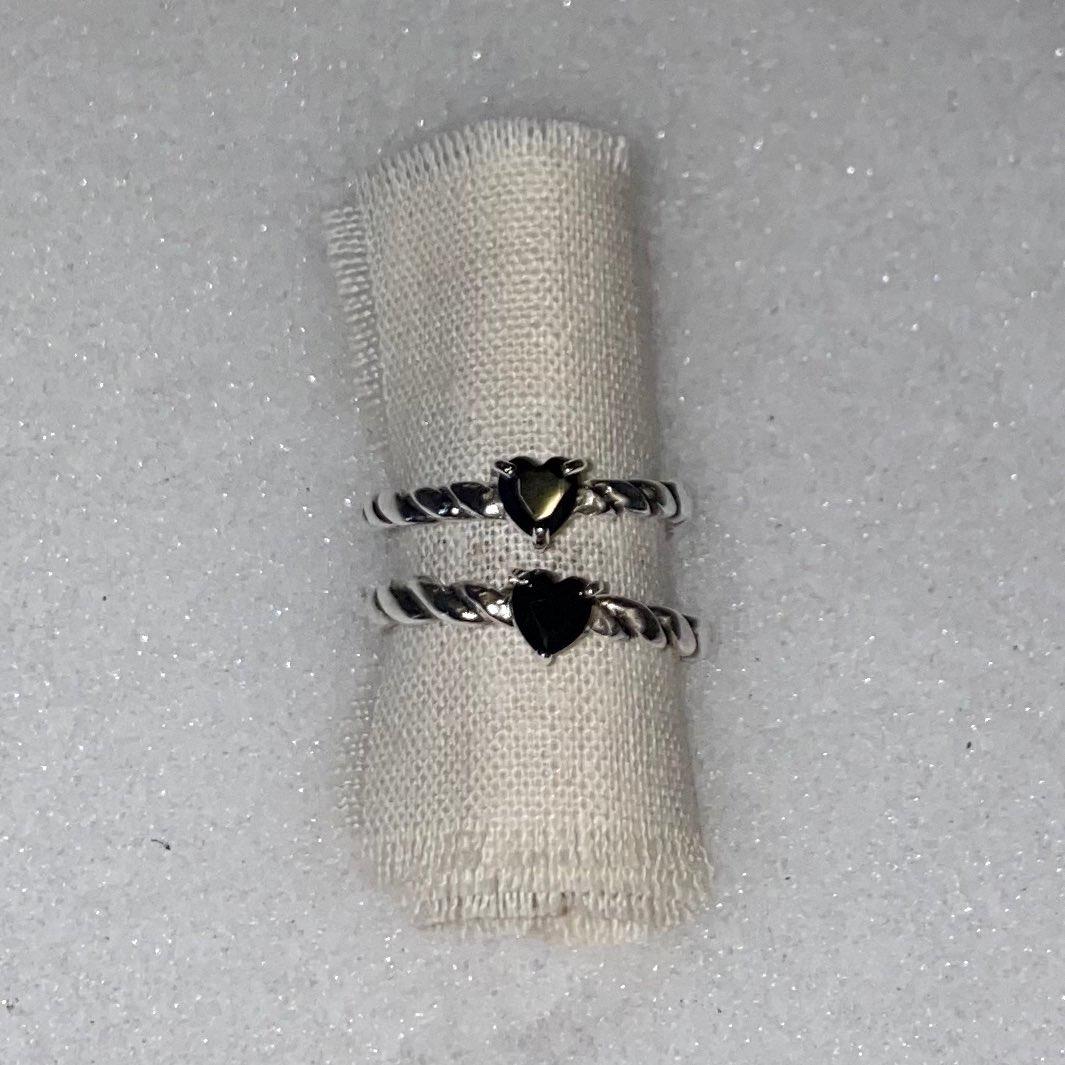 Black heart ring