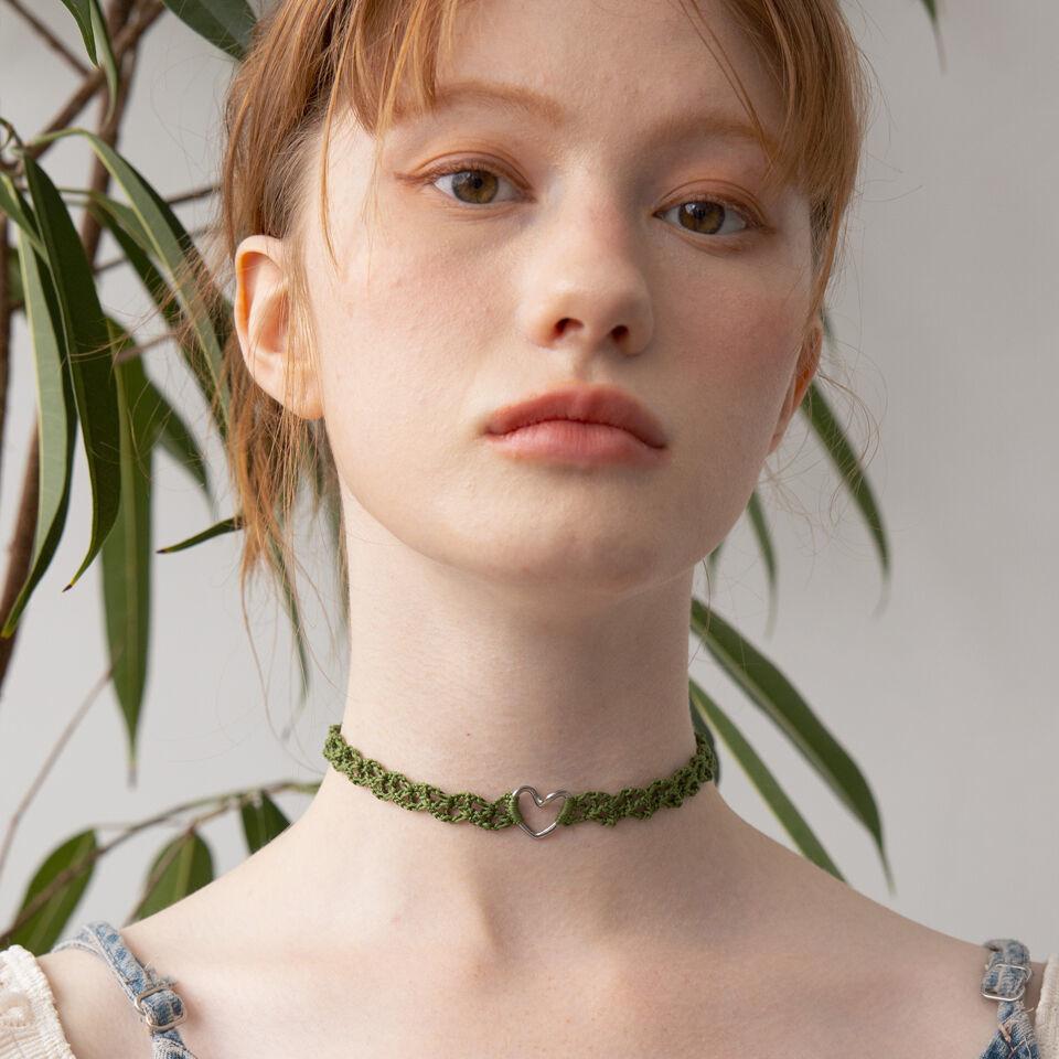 Line heart with olive green knit choker