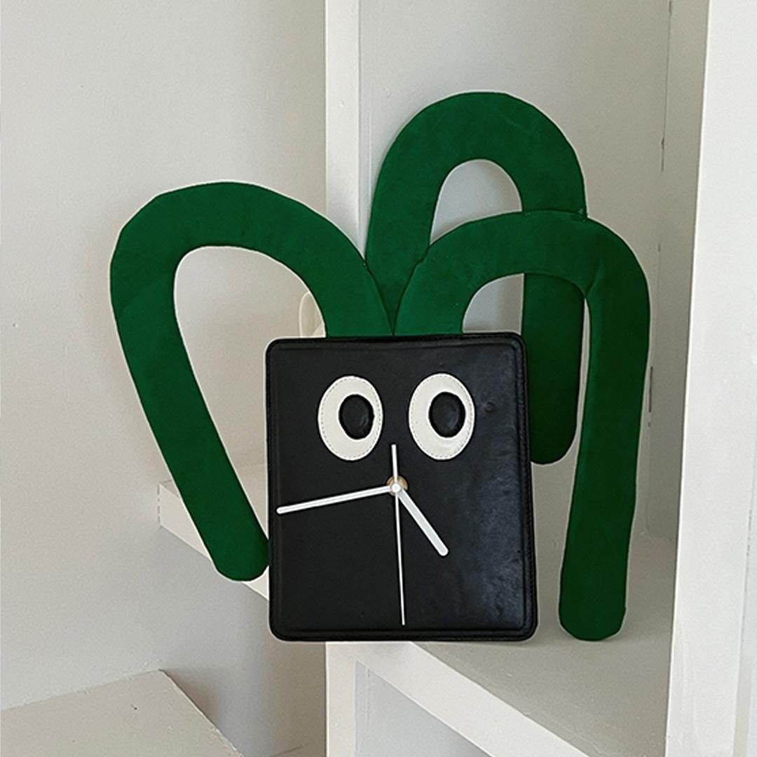 Kitsch Stem Flower Clock 키치 선인장 블랙 시계