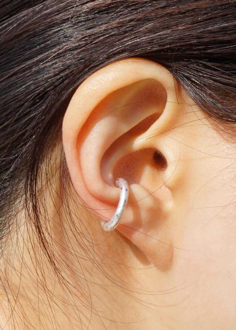 [E219]smooth donut earcuff/이어커프 연말룩 크리스마스 시선