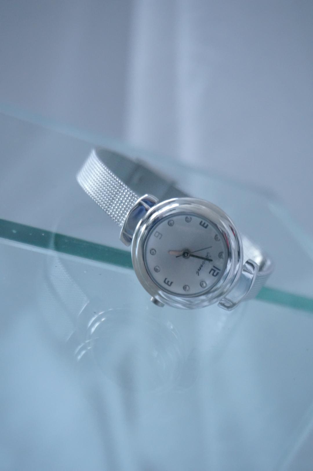 Flow Round Watch