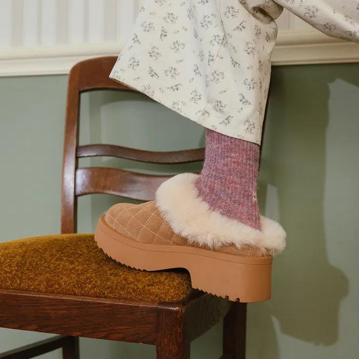 [품절임박] To Kaeng-I 2color 천연소가죽 키높이 방한 뮬 5.5cm