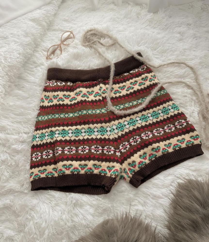 Nordic knit short pants