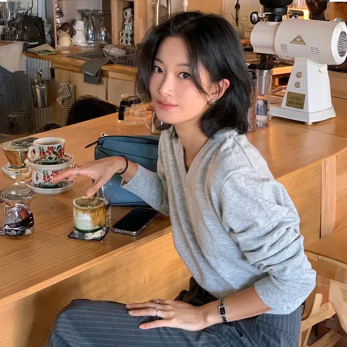 [한겨레, 윤경 PICK] 울 캐시미어 브이넥 니트 라이트그레이 MDKT088LGRAY